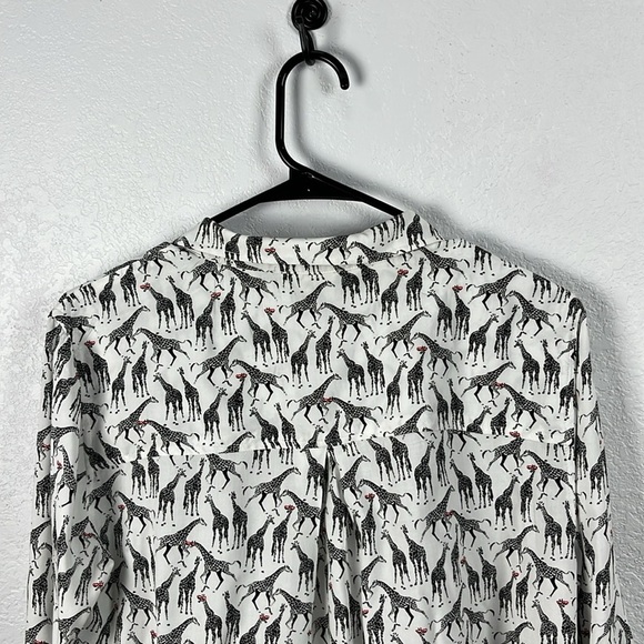 Jane & Delancey Giraffe Print Roll Tab Sleeve Button Front Collared Top Size M - Picture 10 of 10
